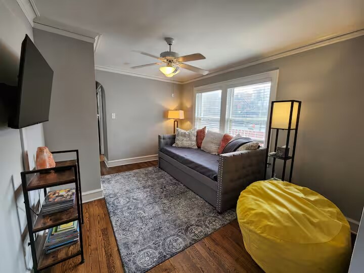 Building Photo - 3729 N Seminary Ave