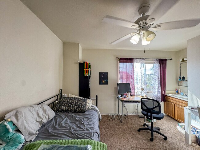 Building Photo - 515 N 200 E