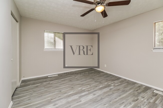 Building Photo - 1490 Sunset Way