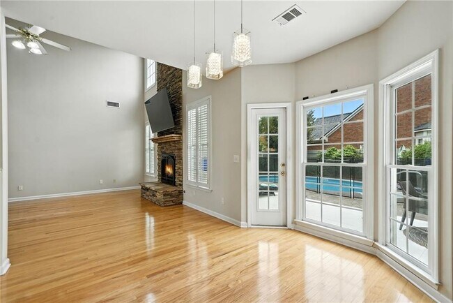 Building Photo - 3966 Kendall Cove