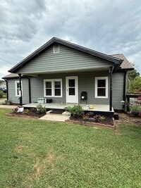 Building Photo - Maryville 37801 - One-level, 3 bedroom, 1....