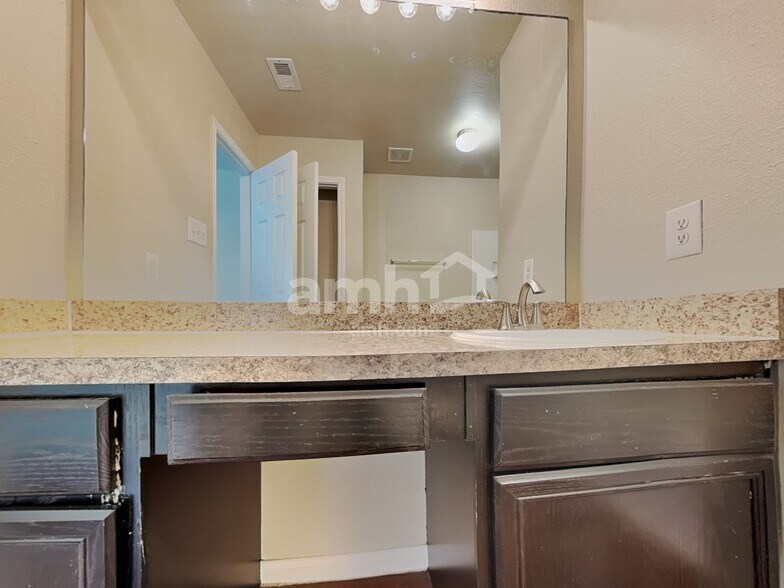 Building Photo - 2618 Bammelwood Dr
