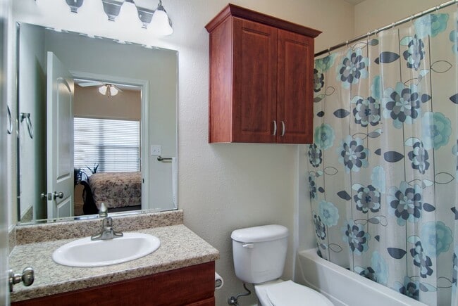 Building Photo - AUGUST 2026 Pre-Lease in Aggie Acres!