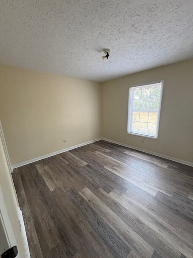 Building Photo - 3818 John Marshall Rd