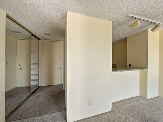 Building Photo - 1BD/1BA Condo in Point Loma Heights w/ Res...
