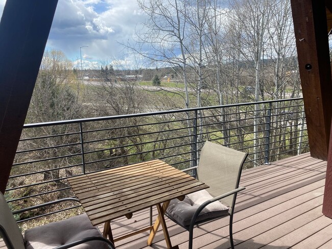 Building Photo - 2 bedroom Whitefish Condo with views and walking distance to City Beach!