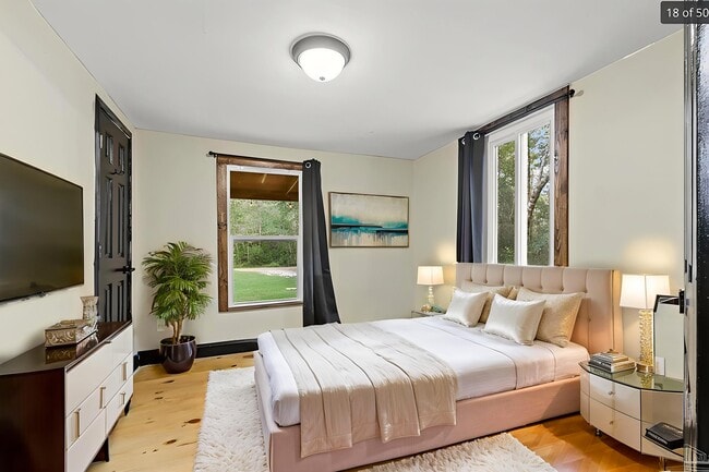 Building Photo - 2989 N 5th Ave