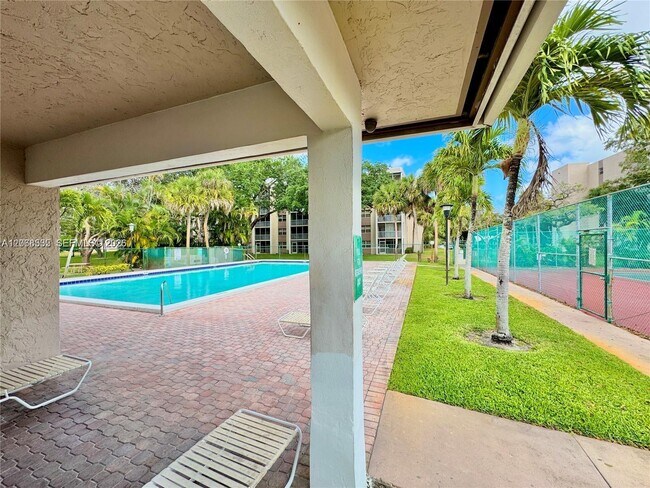 Building Photo - 1075 Riverside Dr