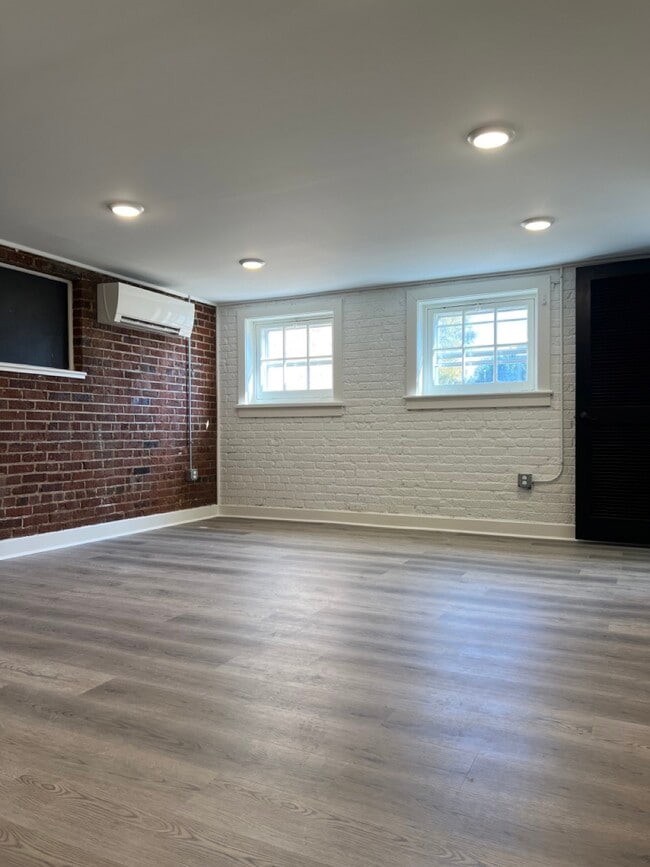 Building Photo - HL MT LLC