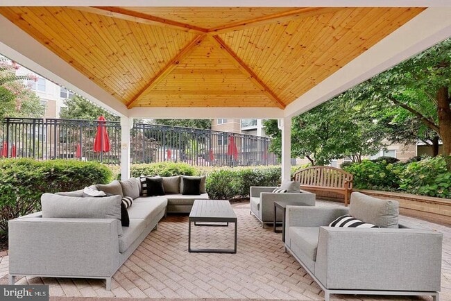 Building Photo - 12000 Market St