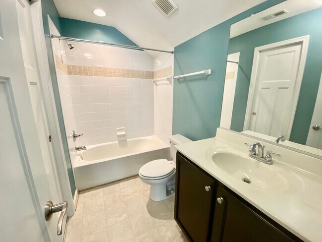 Building Photo - Spacious Condo - Waterfront Community - Av...