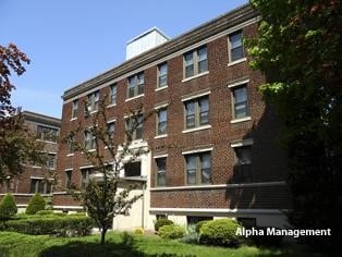 Building Photo - 53 Fellsway W