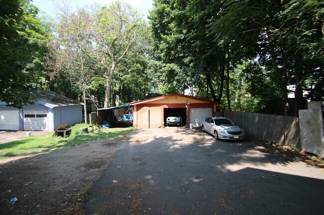 Building Photo - 324 Winthrop Ave