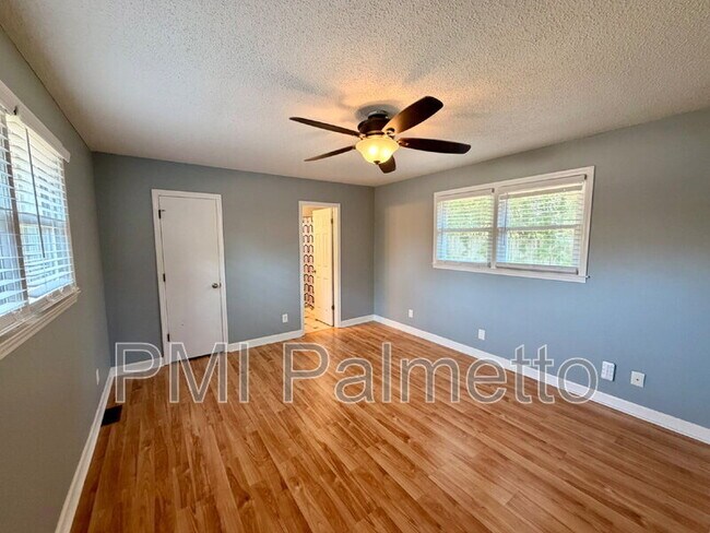 Building Photo - 1727 Sandra Dr