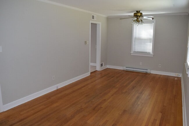 Building Photo - Nice Westend Brick home in the U of R area