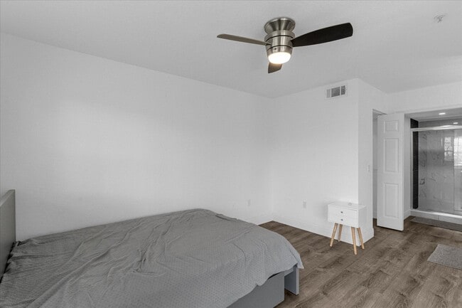 Building Photo - 14036 Fairway Island Dr
