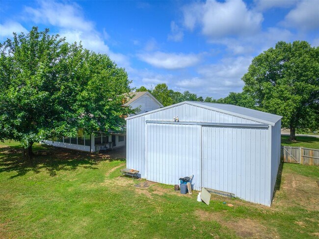 Building Photo - 1170 Mockingbird Cir