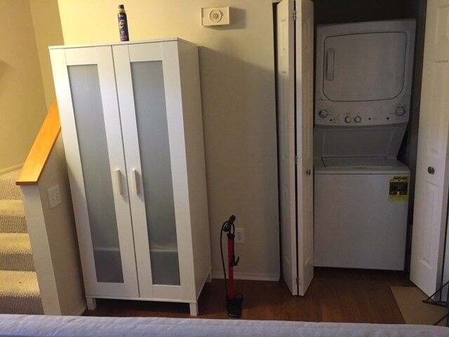 Building Photo - 525 Long Shore Dr