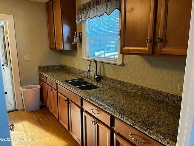 Building Photo - 1924 Arcadia Pl