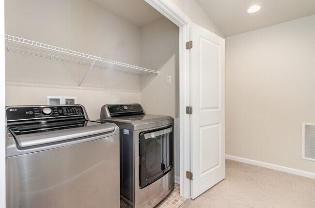 Building Photo - 1726 Bradley Dr