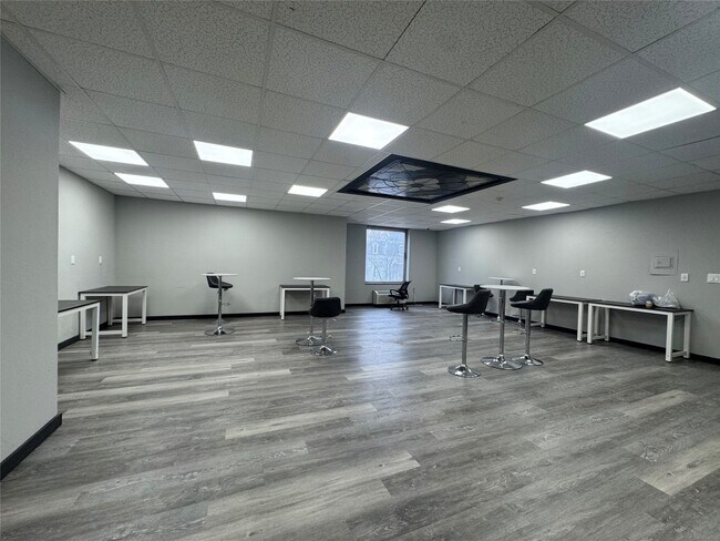 Building Photo - 65 Front St