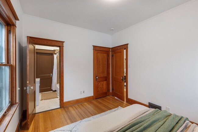 Building Photo - 5122 S 37th St