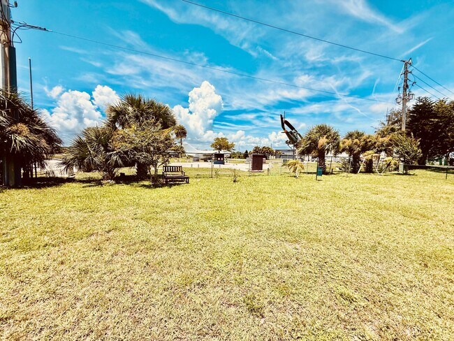 Building Photo - 250 S Sykes Creek Pkwy