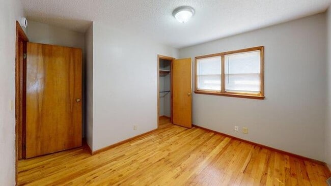 Building Photo - 1727 Assumption Dr