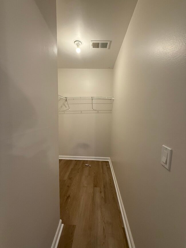 Building Photo - 328 Myrtle Ave