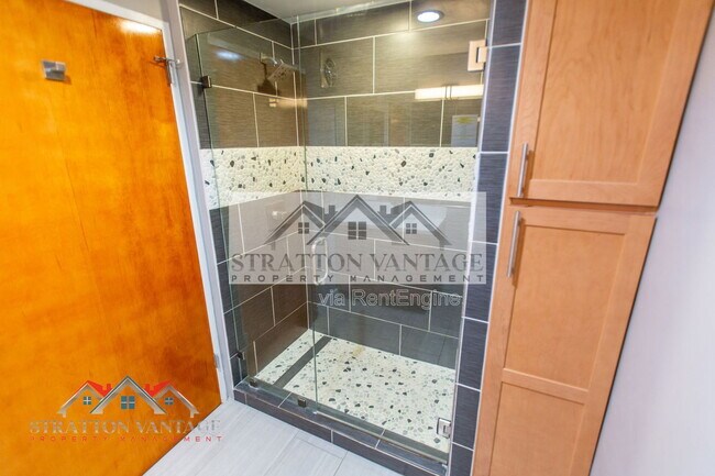 Building Photo - 6125 E Indian School Rd