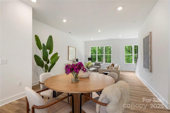 Building Photo - 3405 Holabird Ln