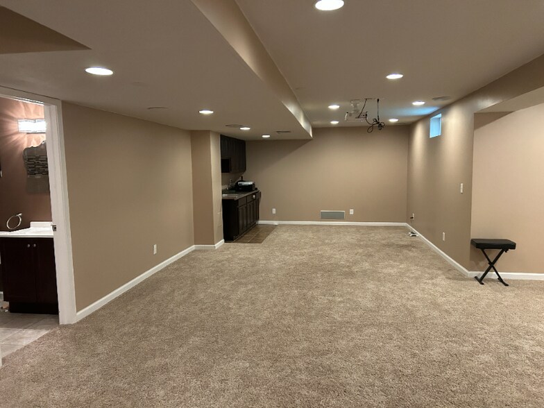Building Photo - 9099 Jody Lynn Ln