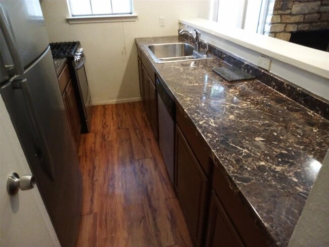 Building Photo - 907 Sirocco Dr