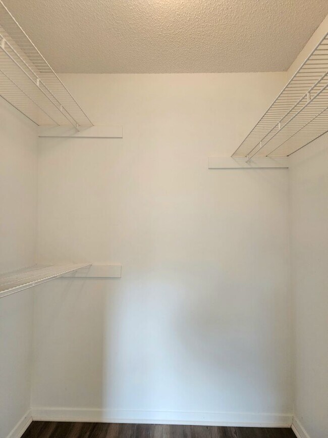 Building Photo - Garage and Fenced Back Yard in Foley!