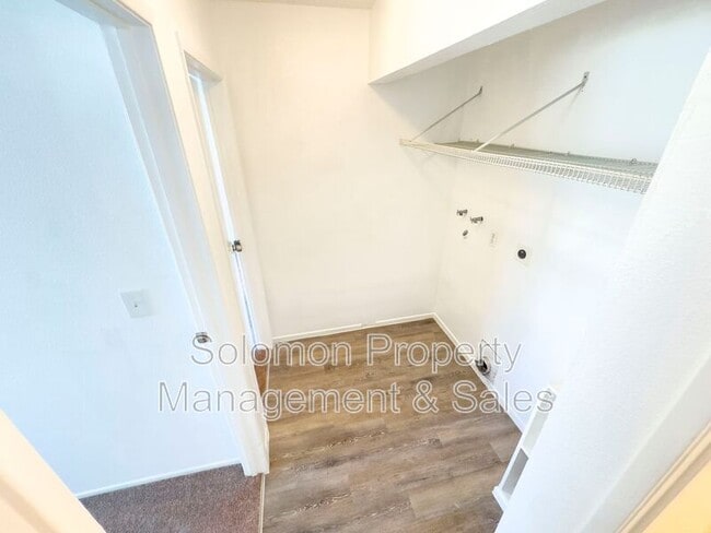 Building Photo - 529 Sandalwood Pl