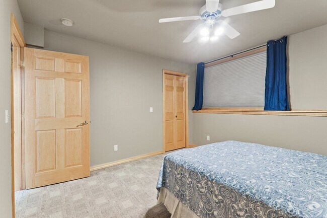 Building Photo - 9621 Shadow Wood Dr