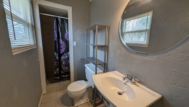 Building Photo - 126 N Draper Ave