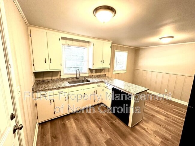 Building Photo - 221 Bookington Dr