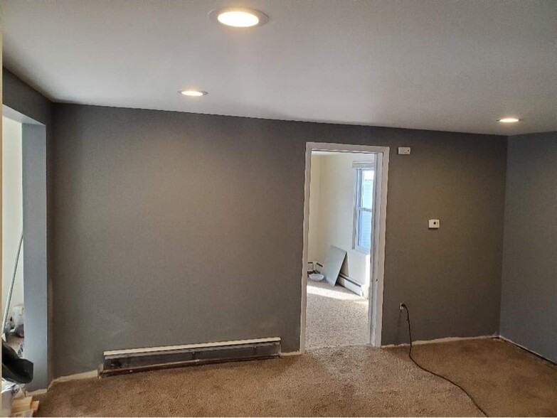 Central room (dining or living) - 567 Walnut St