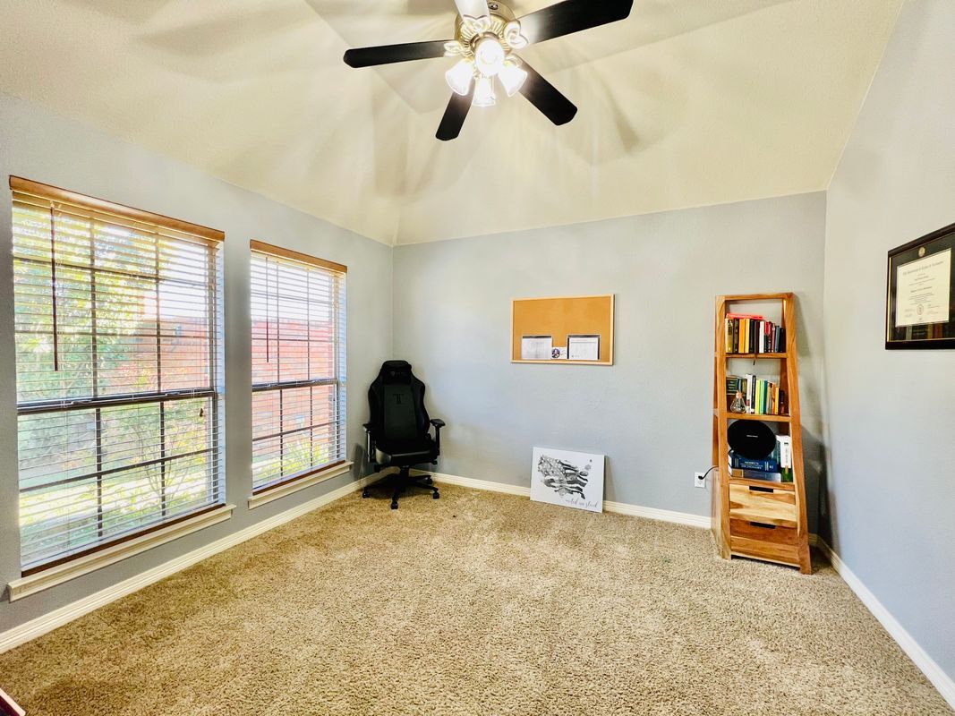 Building Photo - 9220 Edgemont Dr