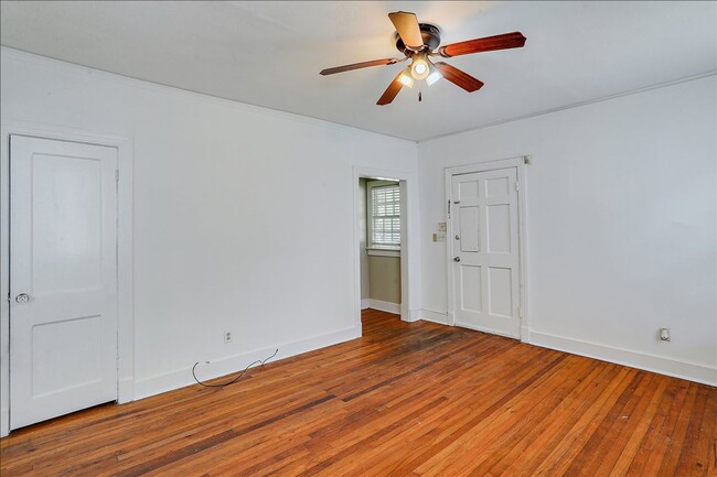 Building Photo - 1602/04 Saint Mary Street