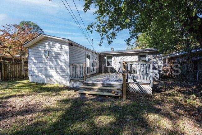 Building Photo - Rosewood Home