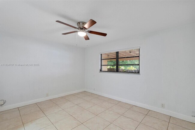 Building Photo - 6534 SW 27th St