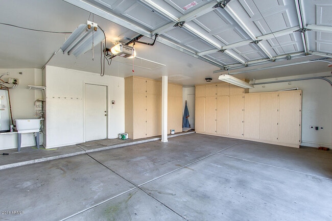 Building Photo - 5951 W Park Ave