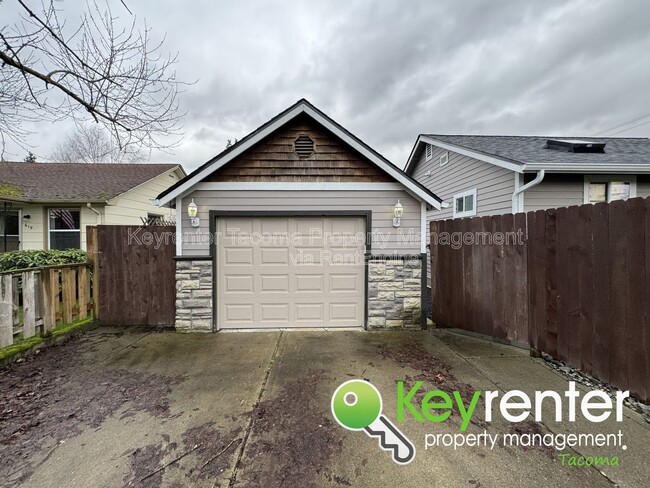 Building Photo - 356 7th St SE