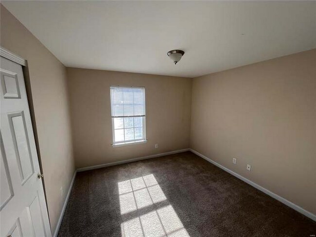 Building Photo - 5203 Spring Creek Ln