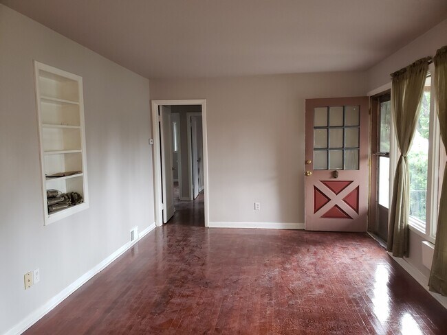 Building Photo - Cute 3 bedroom duplex FOR RENT on Uintah St.