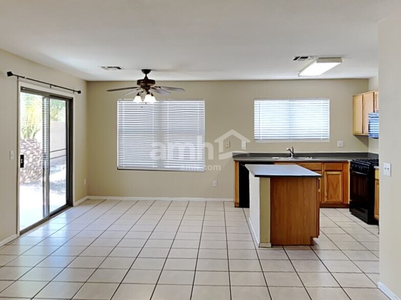 Building Photo - 2256 E Hazeltine Way