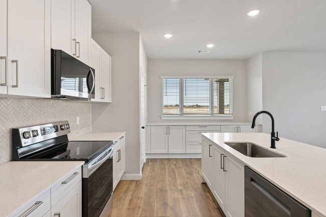 Building Photo - AVAILABLE NOW! 3 BEDROOM TRIPLEX  LOCATED ON 1-ACRE LOT IN MIDLOTHIAN, TX!