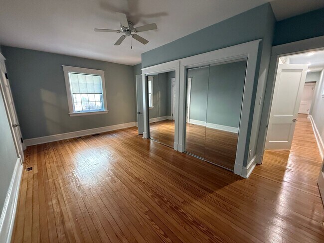 Building Photo - 139 S Colonial Ave
